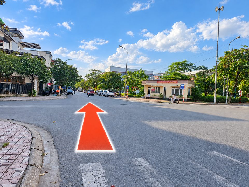 Bước 1: Đi vào phố Nguyễn Khiêm Ích